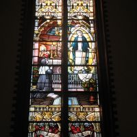 Raam met afbeelding van Catharina Laboré in de kapel van het Missiehuis